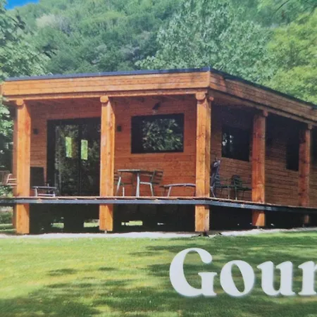 Gource Avec Vue Sur Le Château Chalet