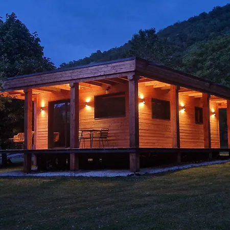 Gource Avec Vue Sur Le Chateau Chalet